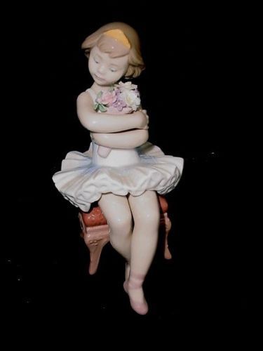 LLADRO ADORABLE CHILD WITH FLOWERS *GREAT GIFT