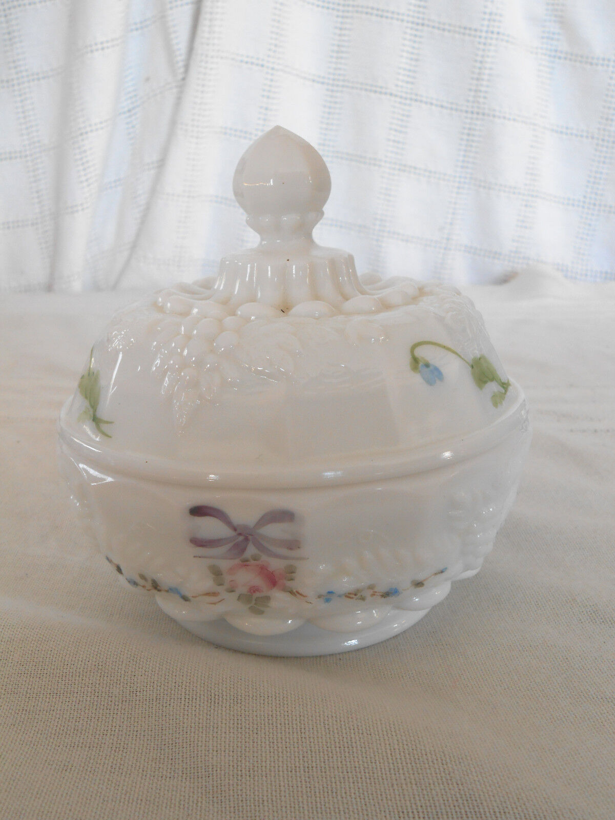 Westmoreland hand painted milk glass covered candy dish grape design