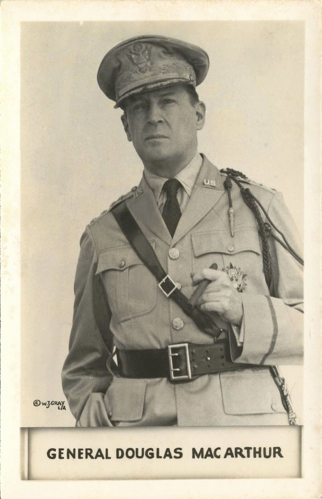 GENERAL DOUGLAS MACARTHUR & ORIGINAL ca LATE 1940\'s REAL PHOTO POSTCARD