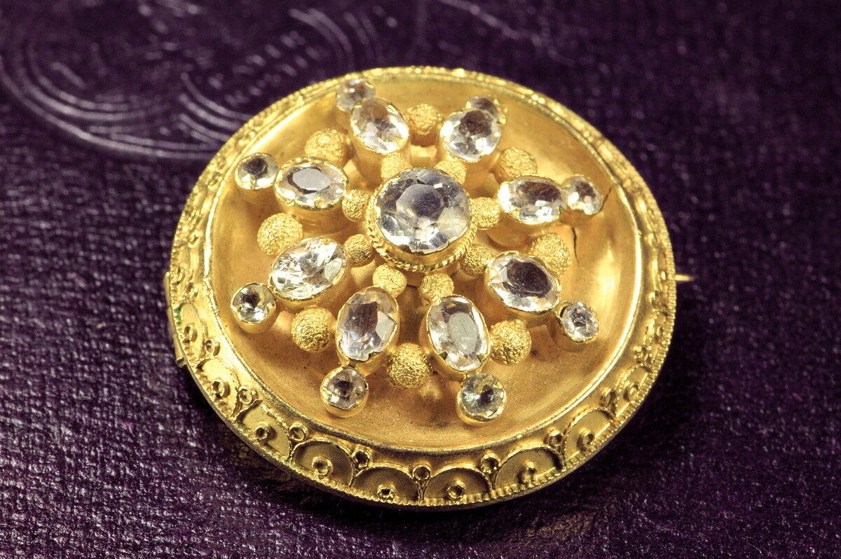 ANTIQUE VICTORIAN ENGLISH NEO-ETRUSCAN 15K GOLD ROCK CRYSTAL BROOCH PIN c1870