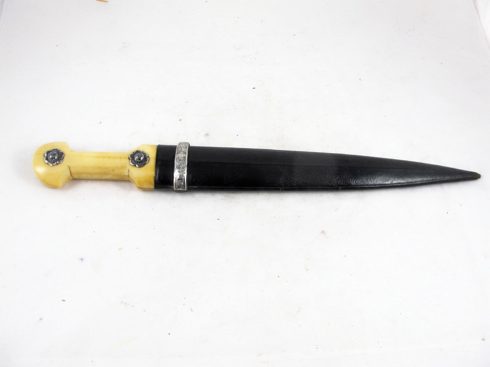 ANTIQUE RUSSIAN CAUCASIAN KINDJAL DAGGER, SIGNED BLADE C 1840\'S NEILLO FITTINGS