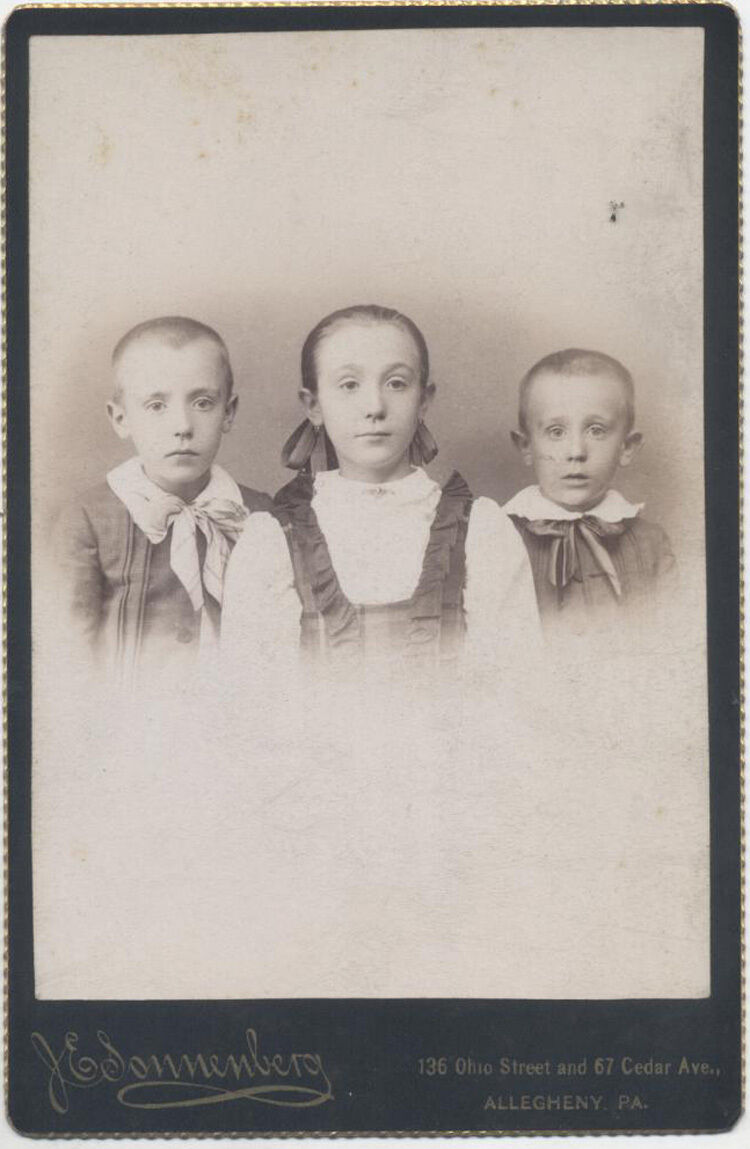 CABINET CARD, THREE BORED CHILDREN POSING FOR A PHOTOGRAPH. ALLEGHENY, PA. 