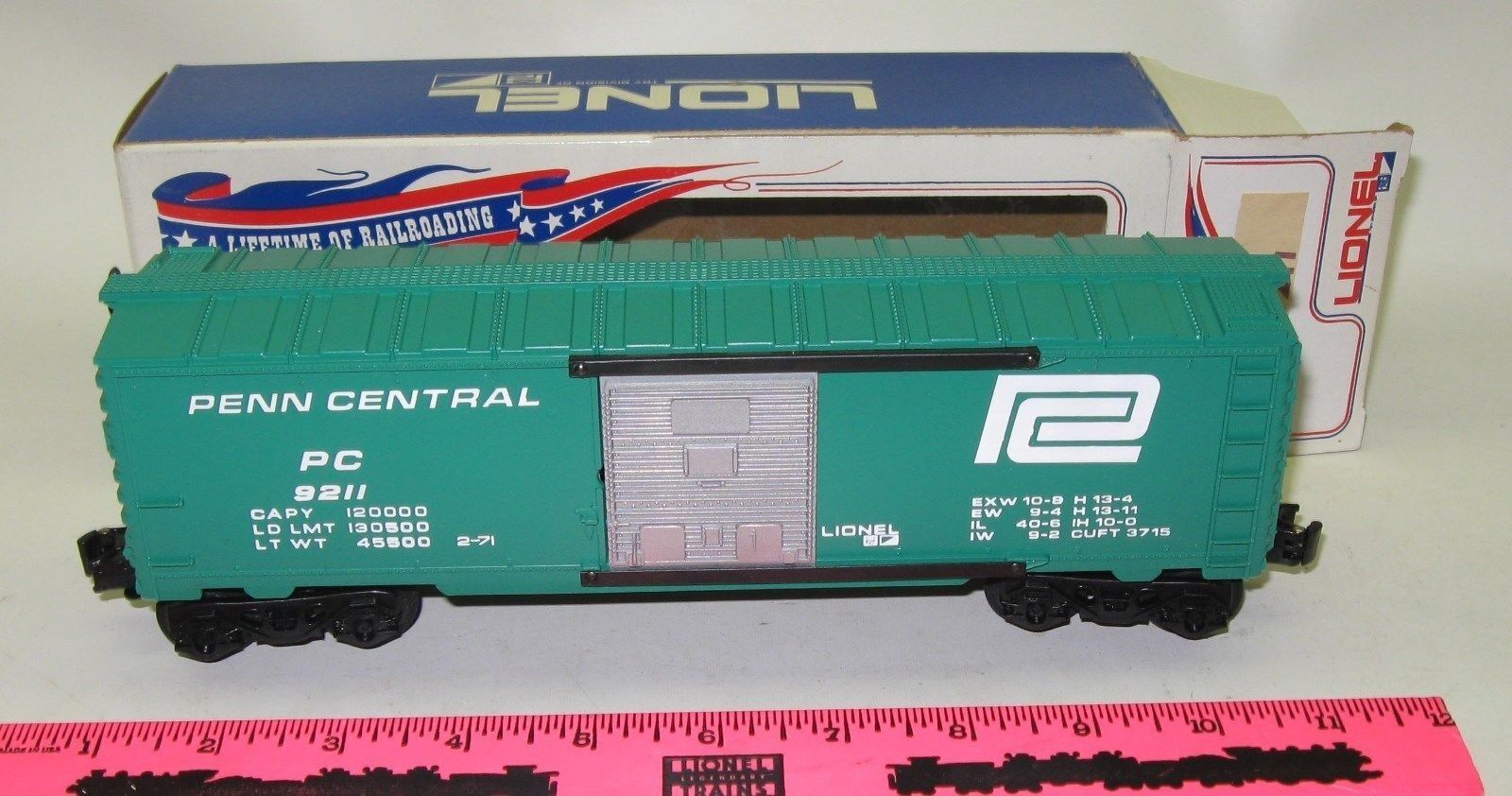New Lionel 6-9211 Penn Central boxcar
