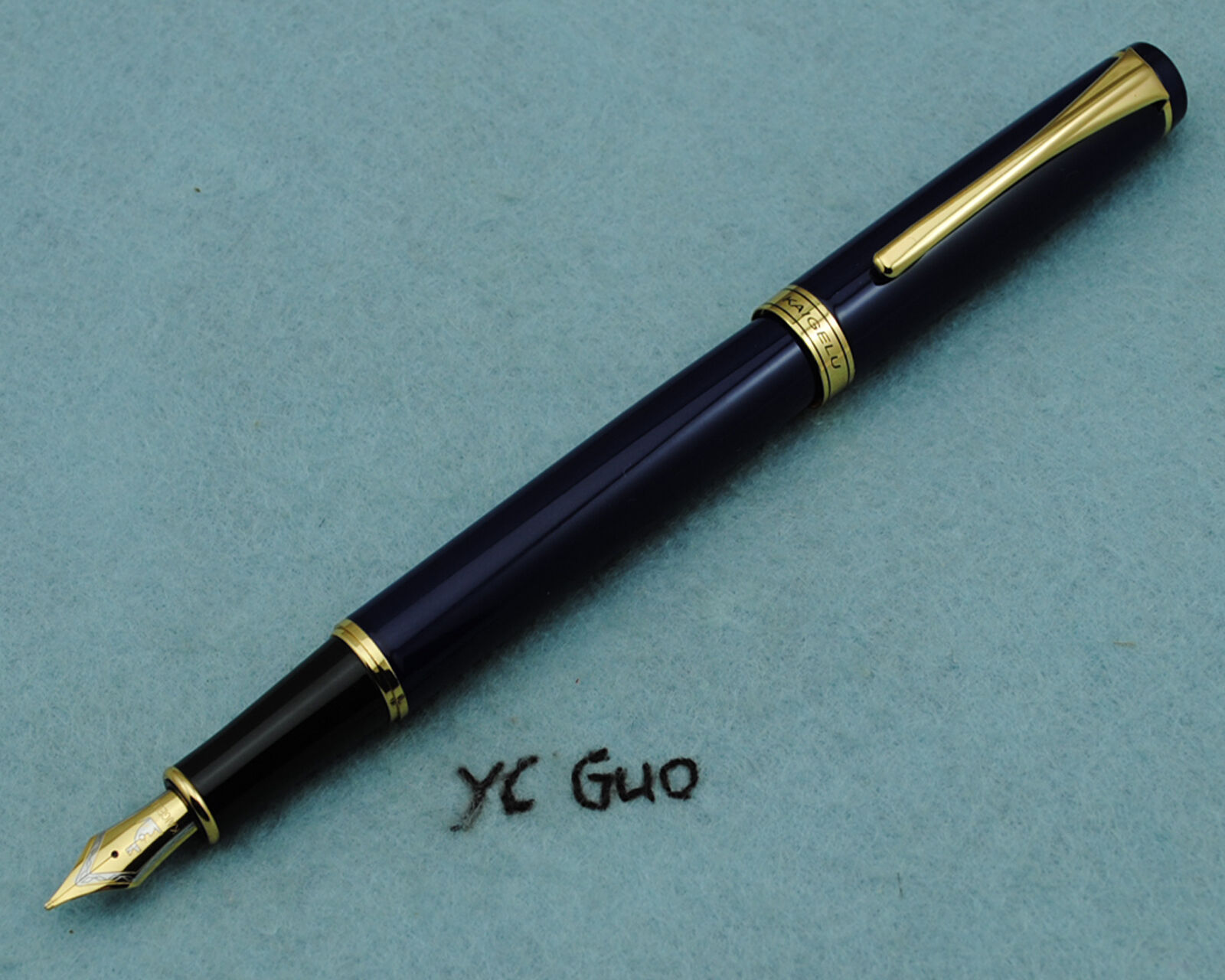 Kaigelu (kangaroo) 382 Blue Fountain Pen Medium Nib Without Box