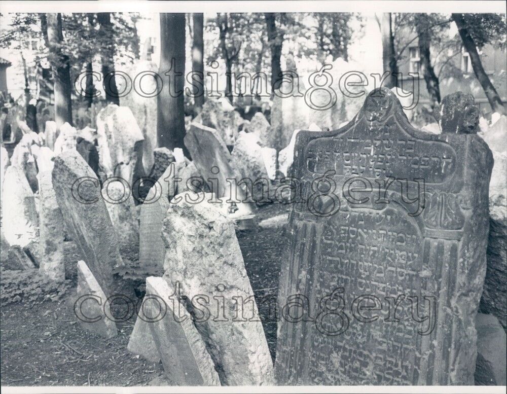 1983 Gravestones Old Jewish Cemetery Prague Czechoslovakia  Press Photo