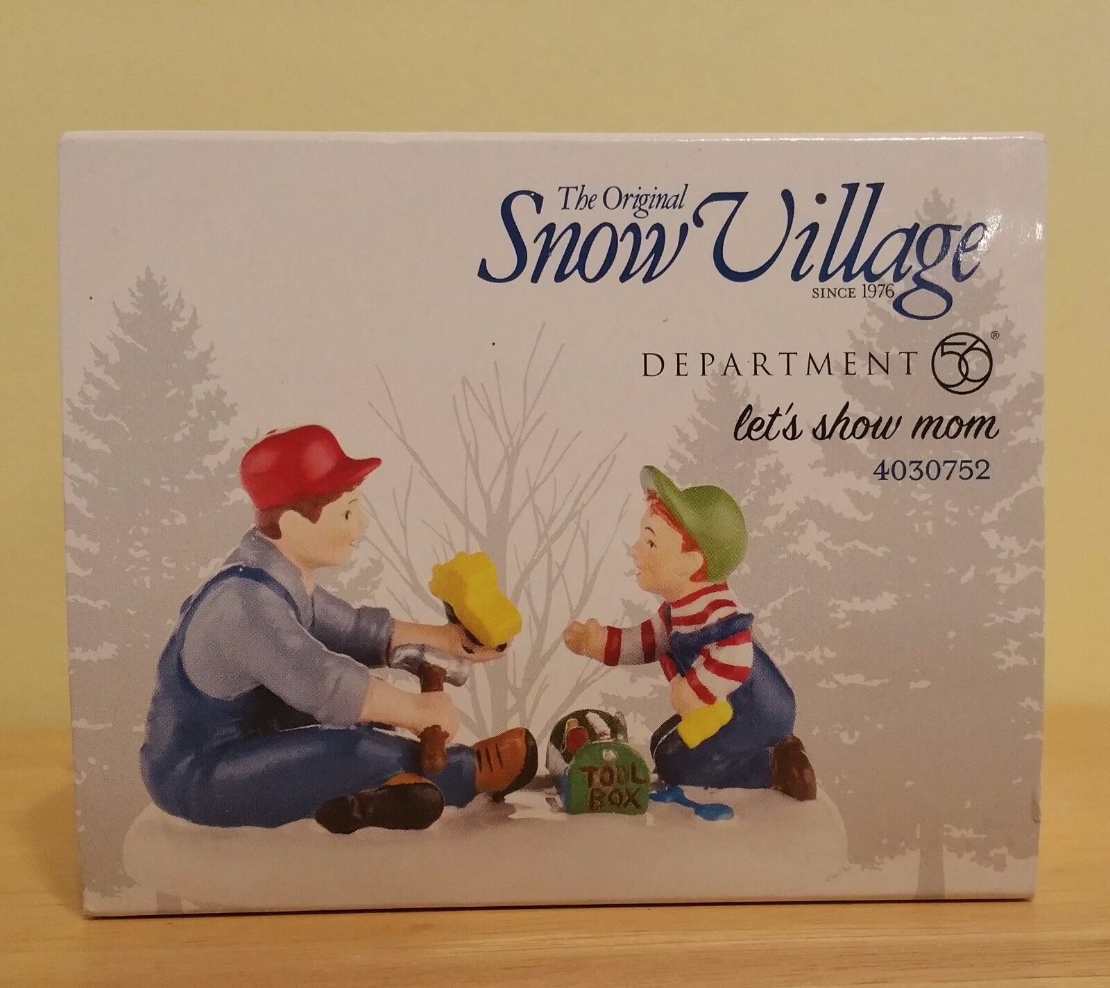Department 56 Snow Village Lets Show Mom 4030752 Accessory 2013 New in Box 