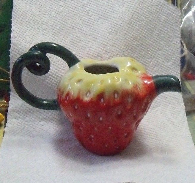 Gift Gallery by FITZ and FLOYD rare STRAWBERRY mini Teapot creamer HTF