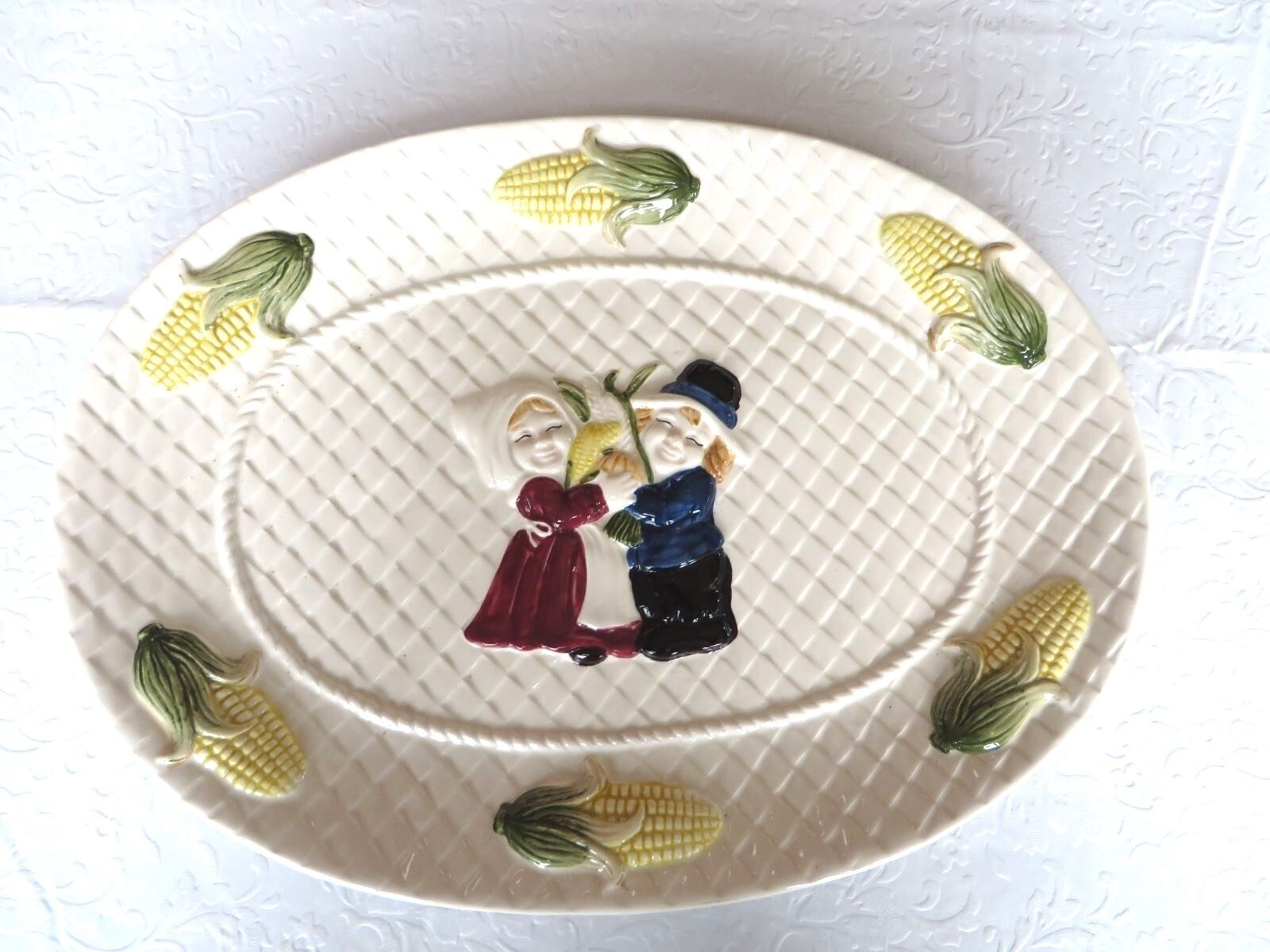 Thanksgiving White Lattice Platter with Male and Female Pilgrims Holding Hands 