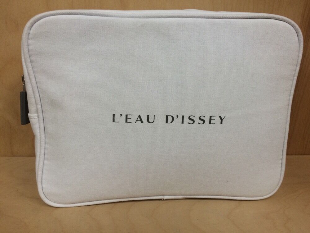 ISSEY MIYAKE MAKE UP COSMETIC BAG IN IVORY FABRIC 