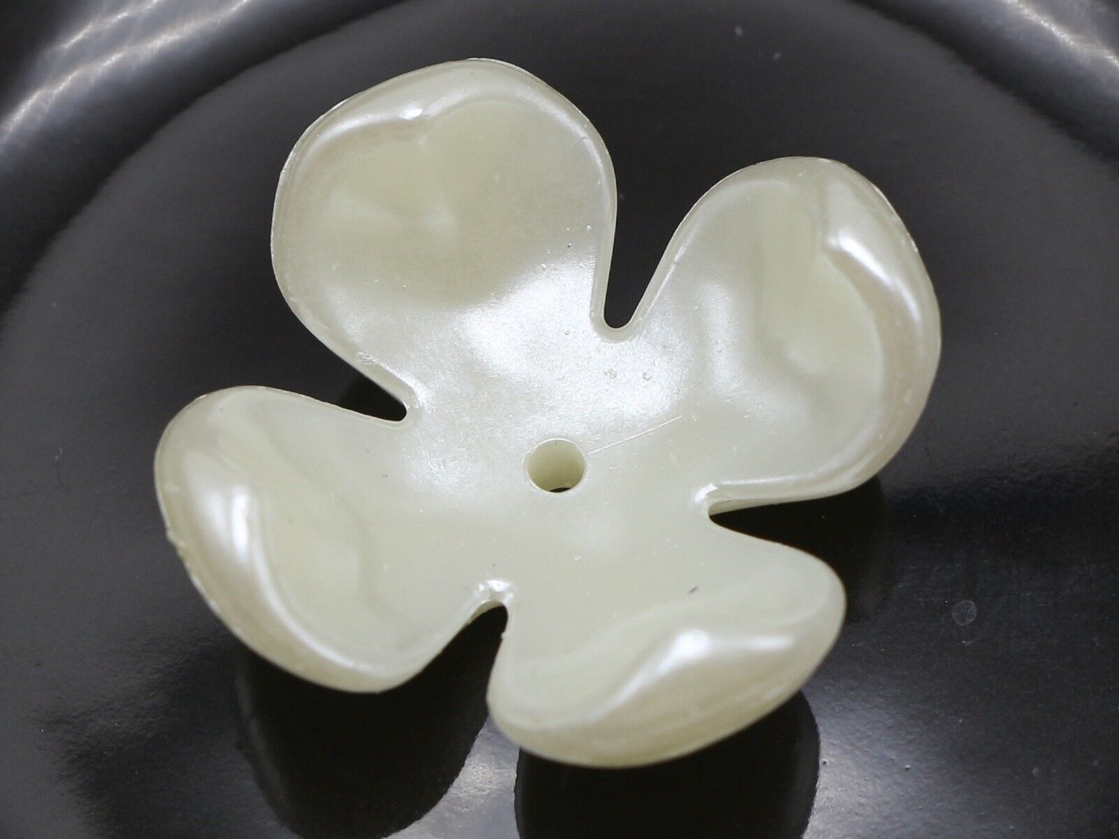 25 Ivory Acrylic Large Pearl 4-Petals Flower Beads Cap 24mm Center Hole Sewing