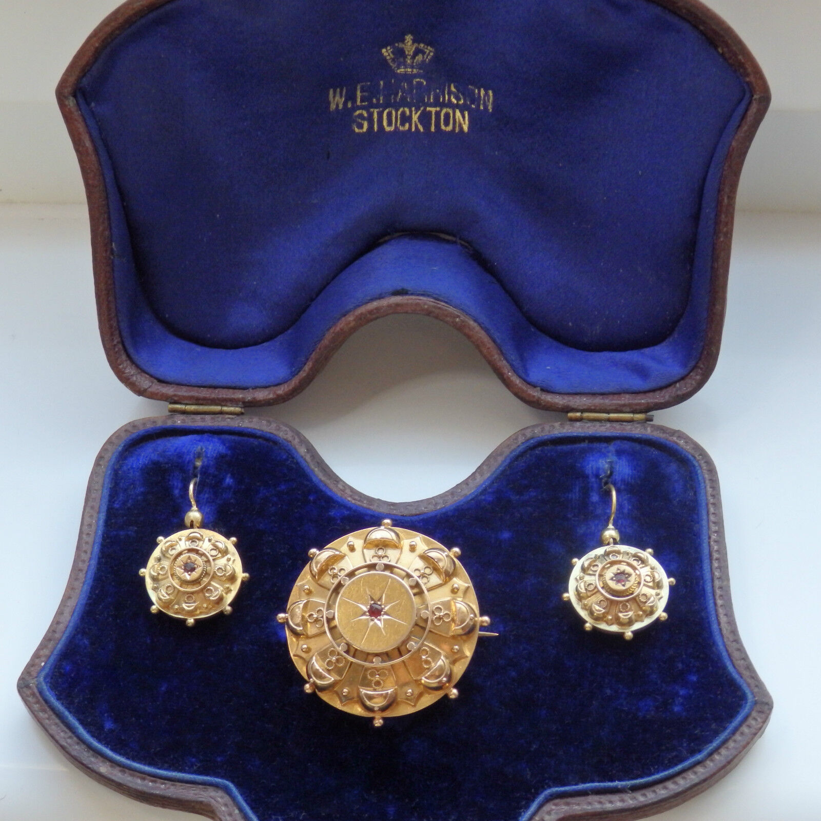 Victorian 15ct Gold Etruscan Suite with Brooch & Earrings set with Garnets c1871