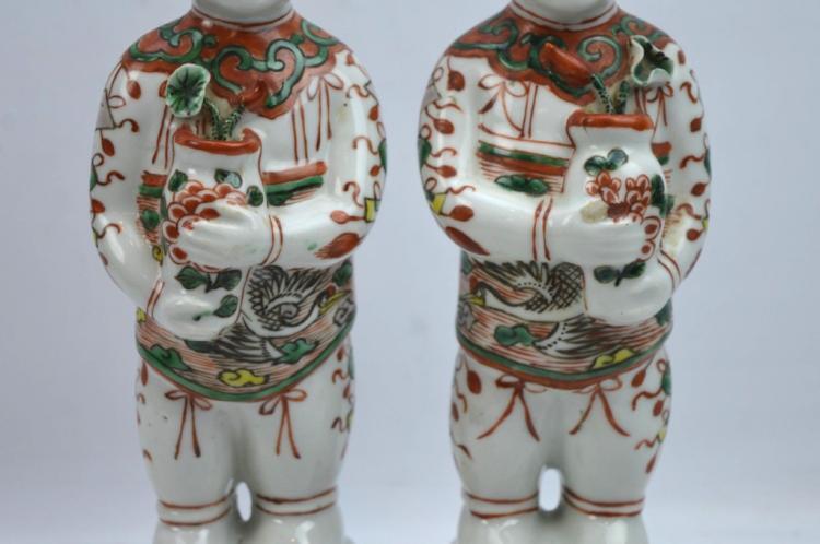 Good Opposing Pr 18th C Chinese Porcelain \