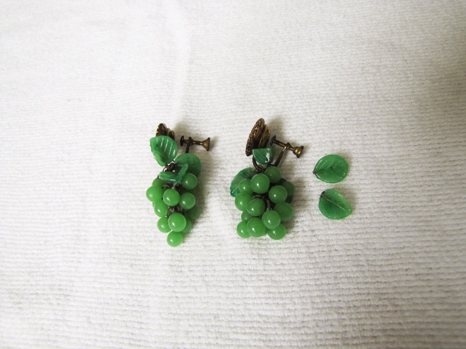 Pair of Antique Chinese Export Jade 玉器 Grapes Earrings