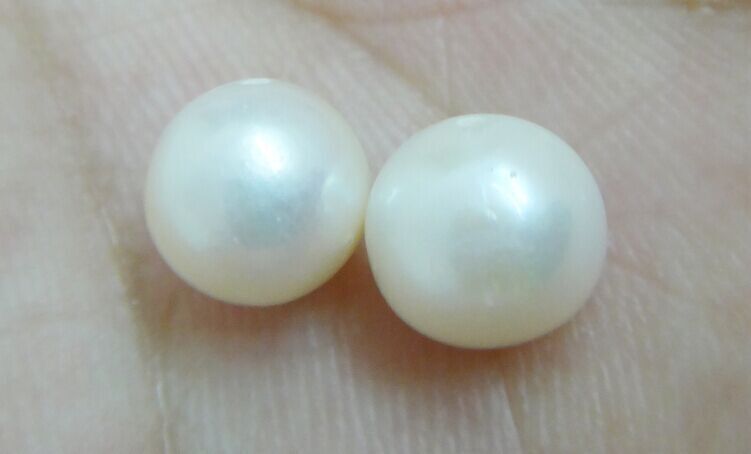 PAIR OF NATURAL 6MM AKOYA GENUINE ROUND WHITE LOOSE PEARL FULL  DRILLED