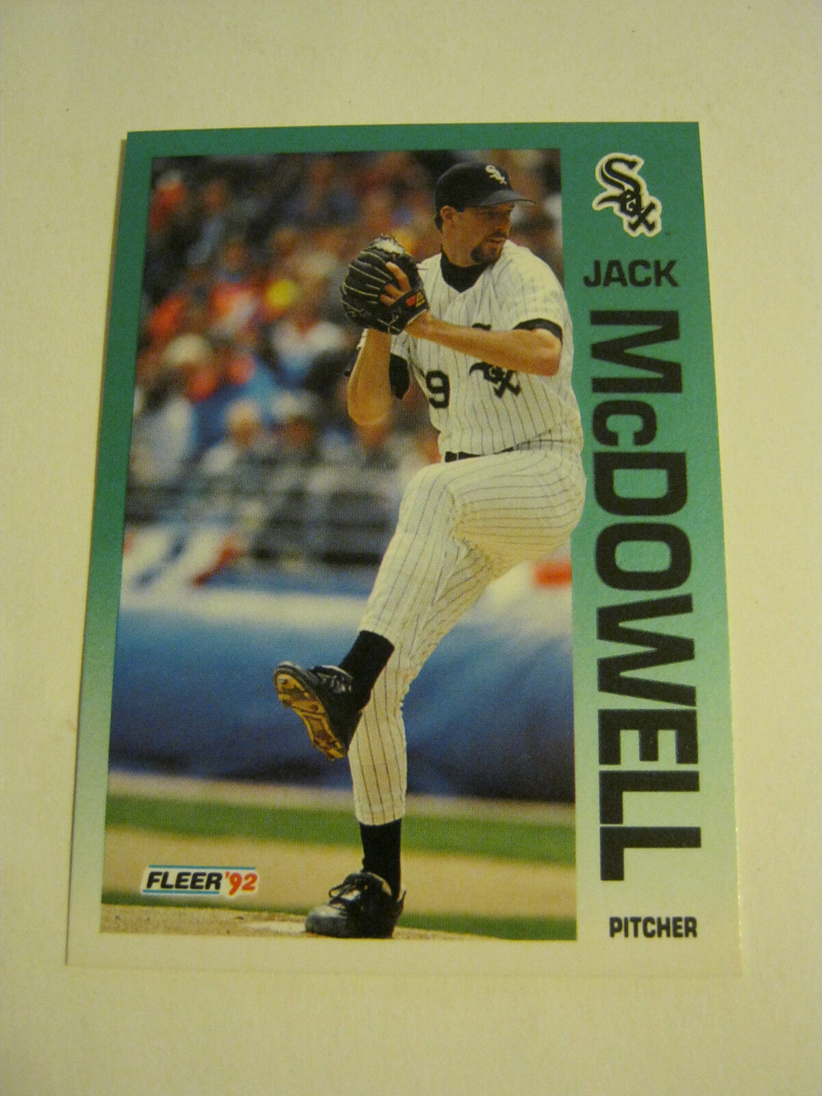 1992 Fleer #89 Jack McDowell Baseball Card, Excellent condition (EB1-29)