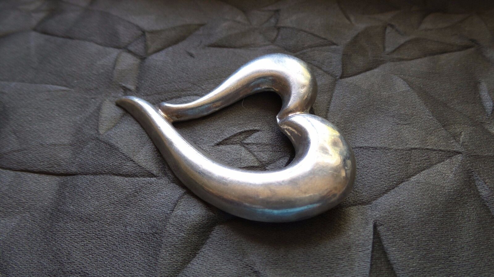 Beautiful Vintage Mid-Century Mexico Sterling Silver Designer Heart Pin Brooch