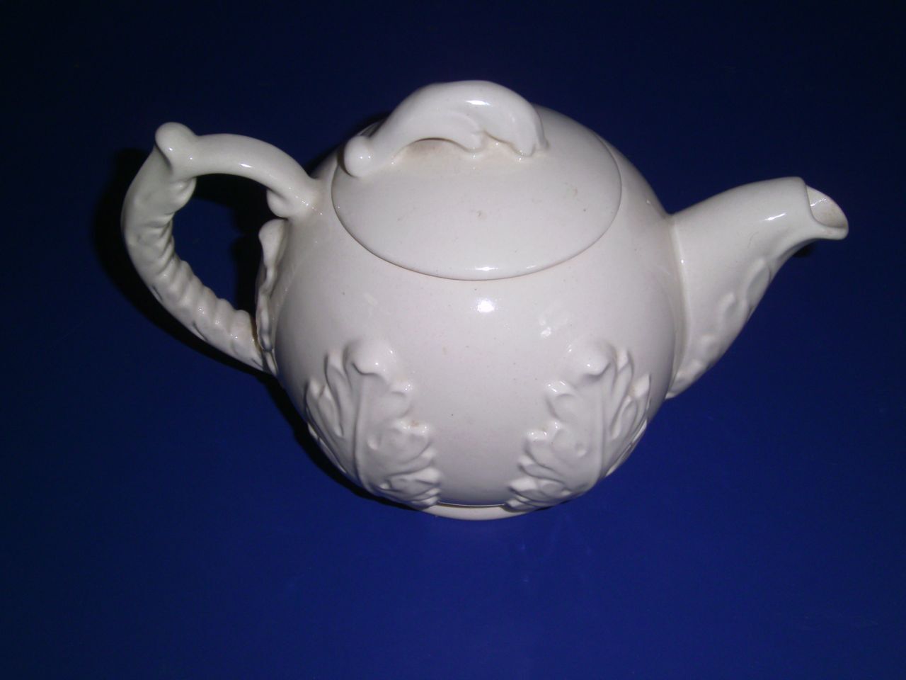 Red Wing Teapot #259 Acanthus Leaf Raised Relief White Glaze Vintage 1940\'s 