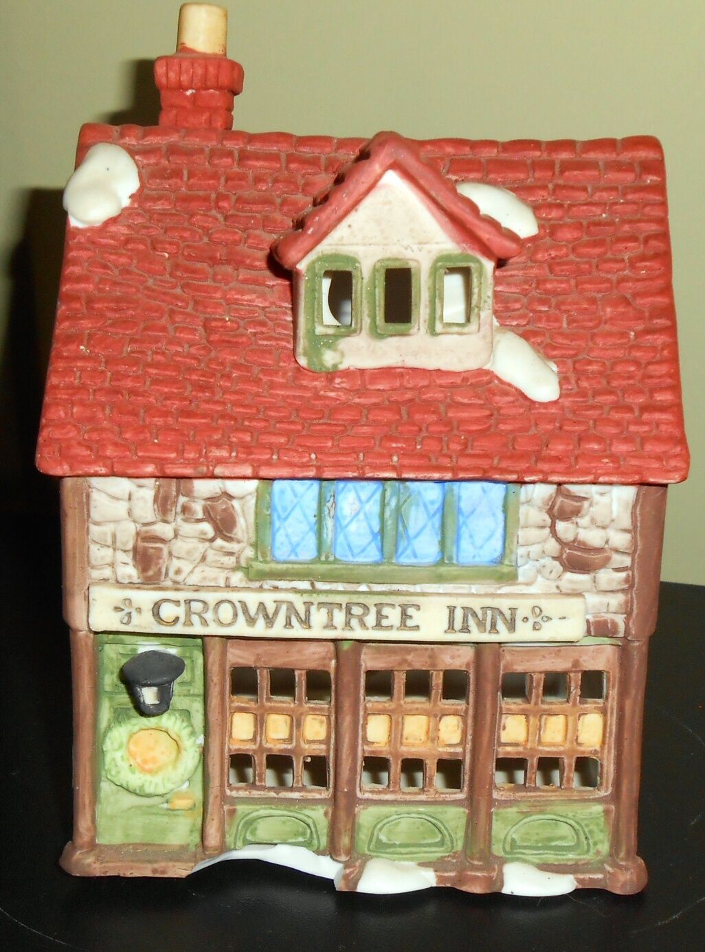 1984 Dept 56 Chas Dickens Christmas Village Ser Crowntree Inn 7 1/2\