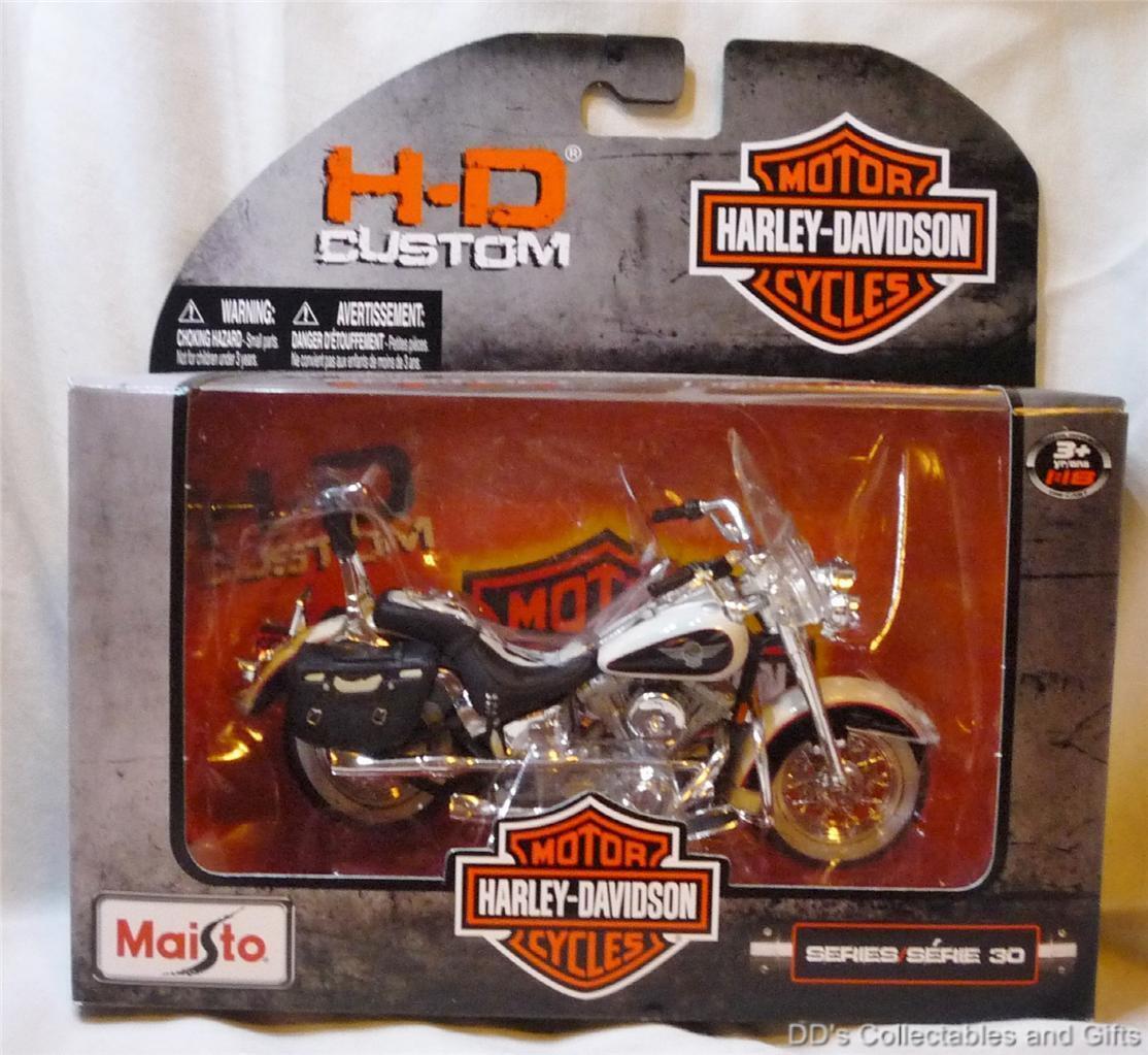 1993 Harley-Davidson FLSTN Heritage Softail 1:18 Scale Diecast Motorcycle Maisto