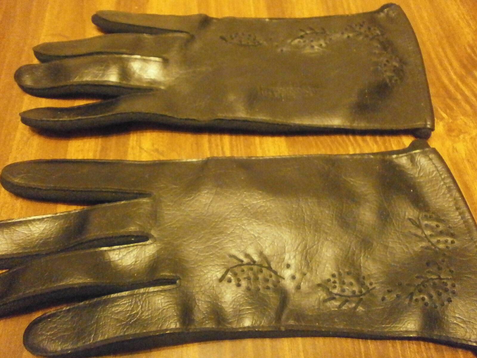 LADIES BLACK GLOVES SIZE 6-6 1/2-7  MED BRITISH CROWN COLONY OF HONG KONG  
