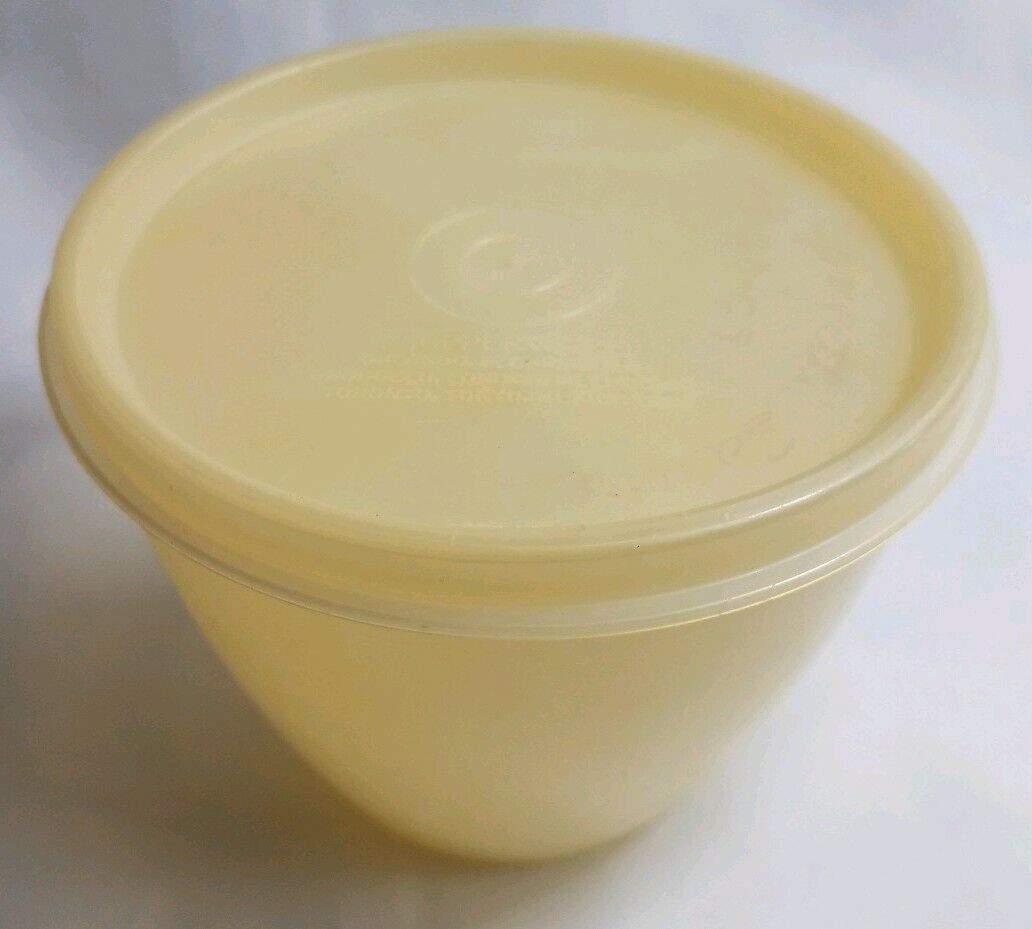 Vintage Tupperware Off White Kitchen Fresh Food Plastic Small Bowl With Lid