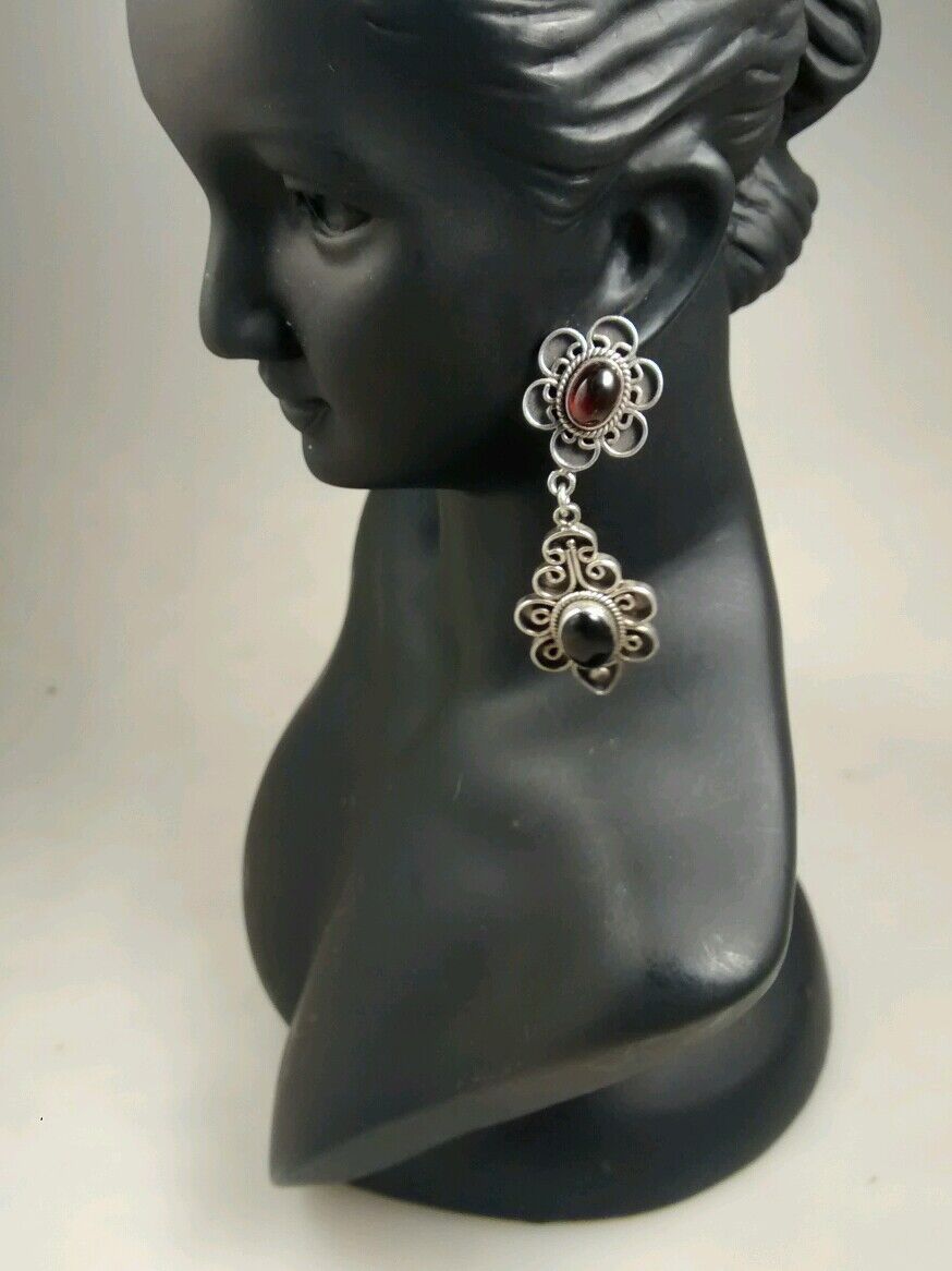 Pretty Indonesia BA Suarti sterling 925 ornate garnet pierce earrings 