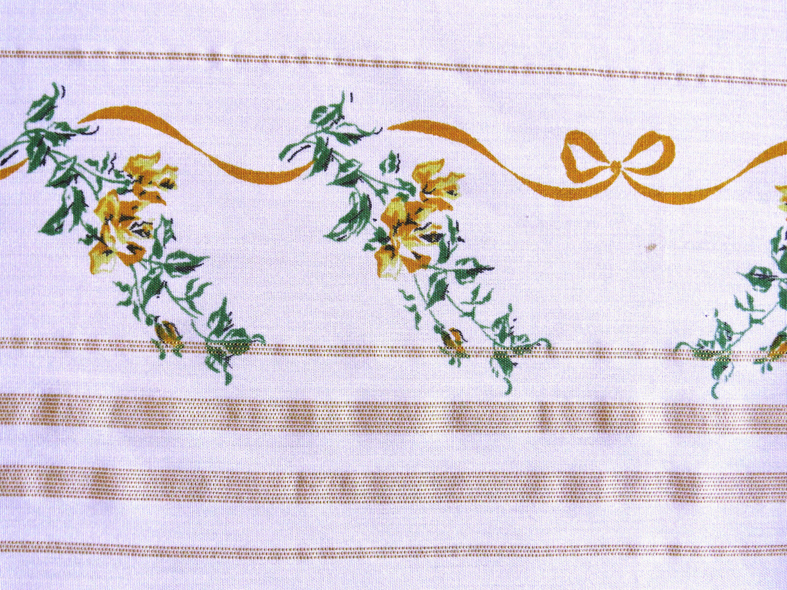 1950s Vintage YELLOW ROSES Tablecloth Gold Threads Table Linens  AS IS