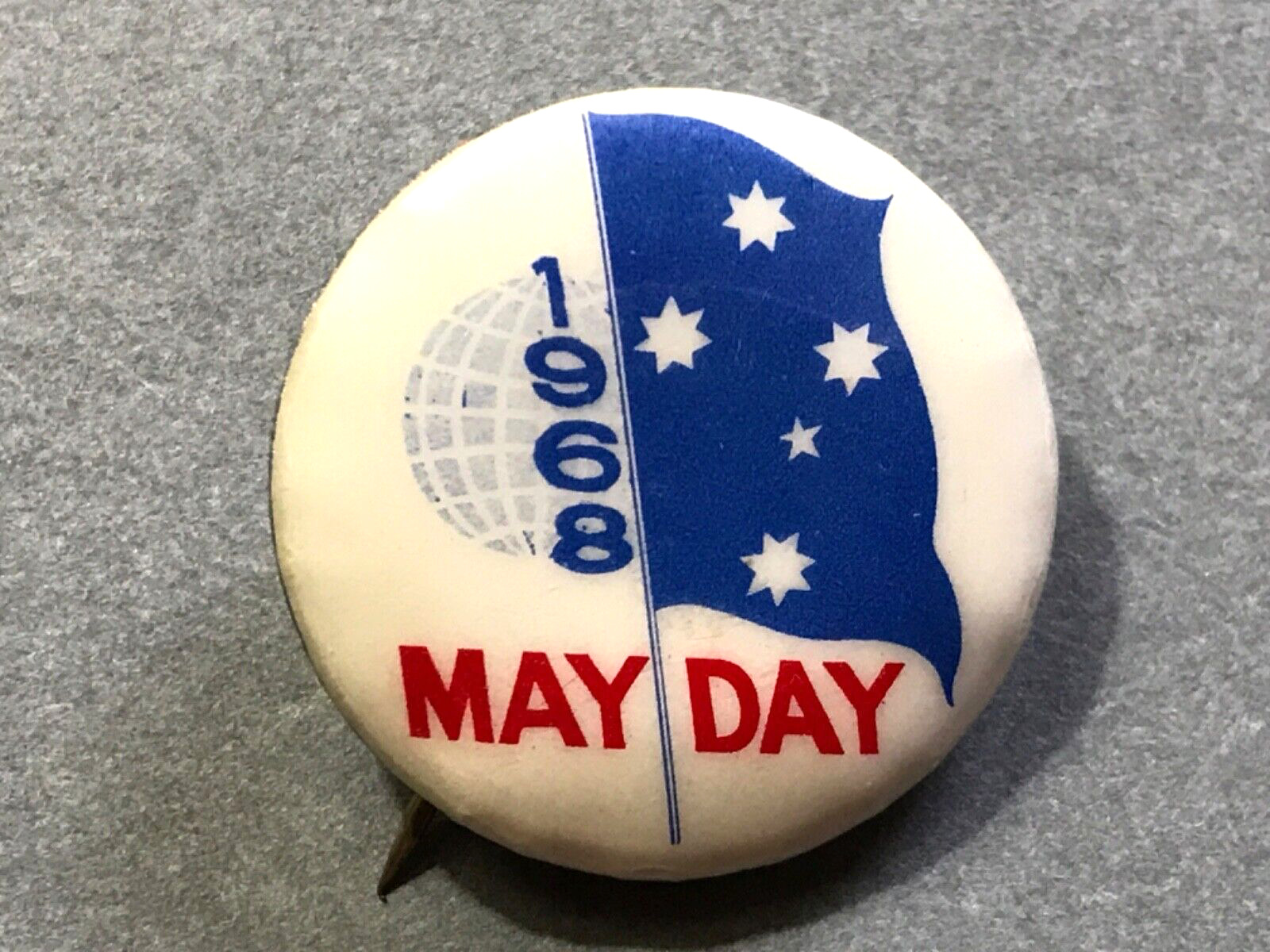 1968 AUSTRALIA MAY DAY Pinback Button World Peace Friendship.