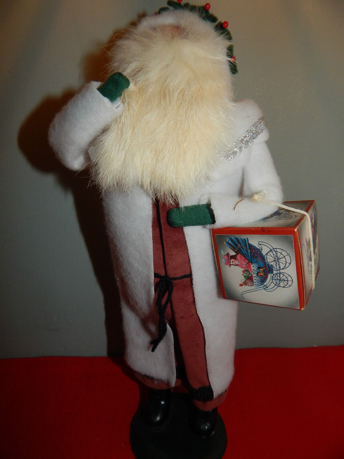 Vintage Large 1986 Byer\'s Choice Santa Claus with Present Caroler Figurine FShip