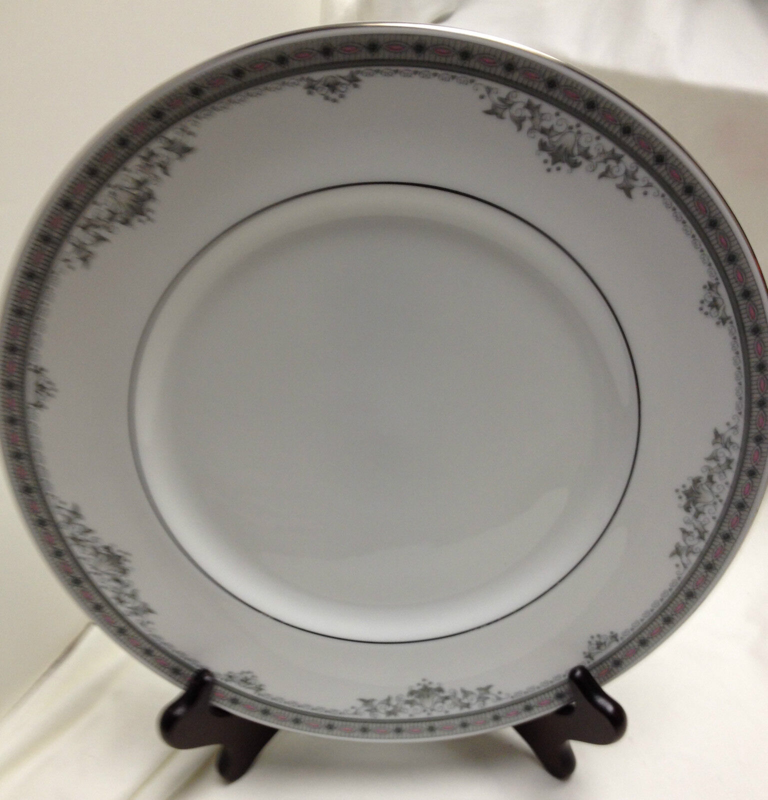 Royal Doulton YORK Dinner Plate Fine English Bone China H5100 1985 Made in Eng