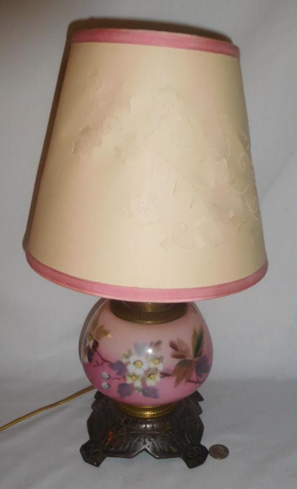 Vintage Hand painted Lamp with Hand Cut Shade WORKS Lot 224