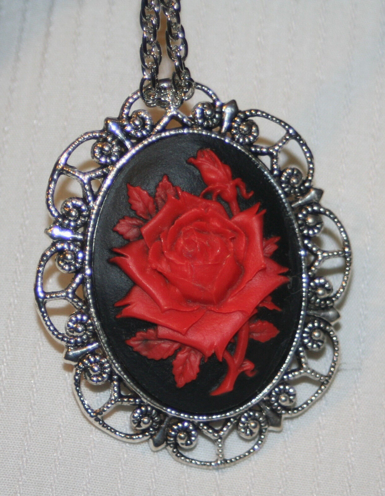 Lovely Scallop Rim Silvertone Black Raised Red Rose Cameo Necklace Brooch Pin