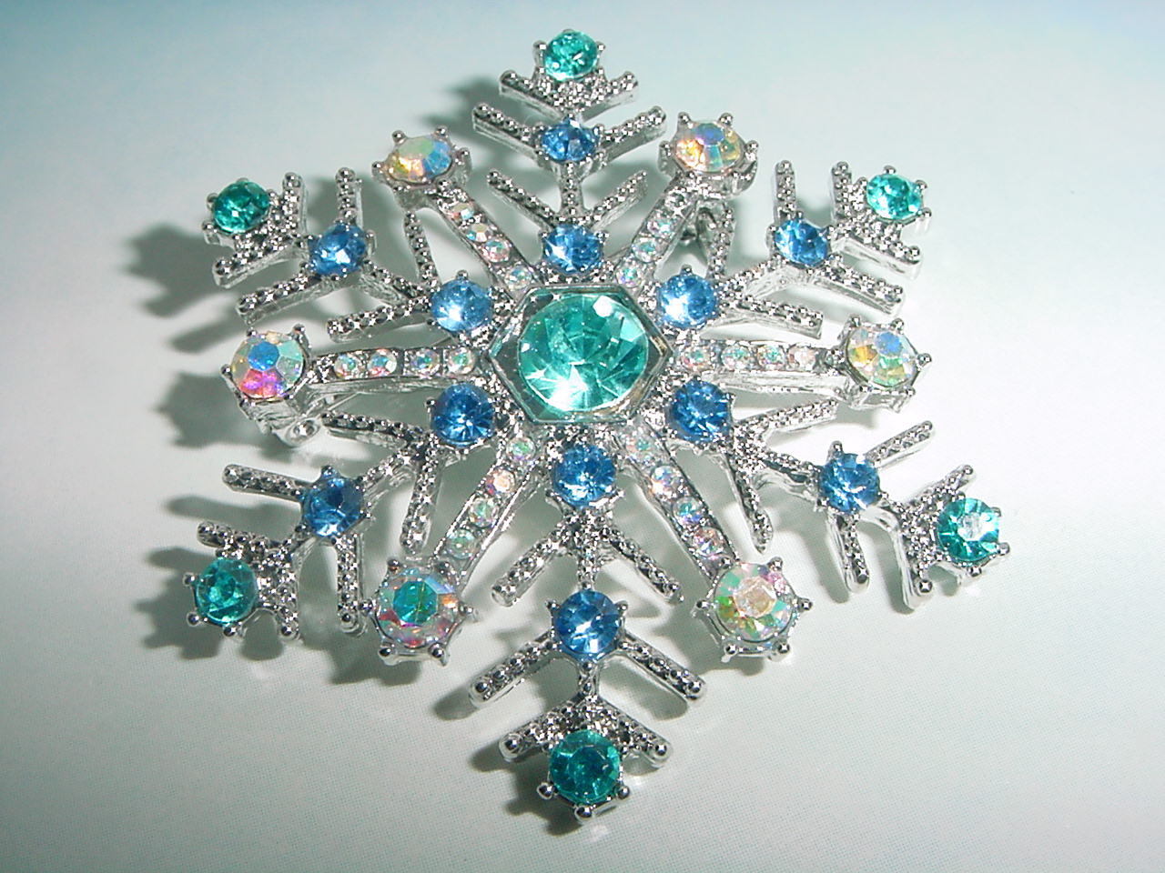 ~ Beautiful Colorful Rhinestones Snowflake X\'mas Pin/Brooch ~  