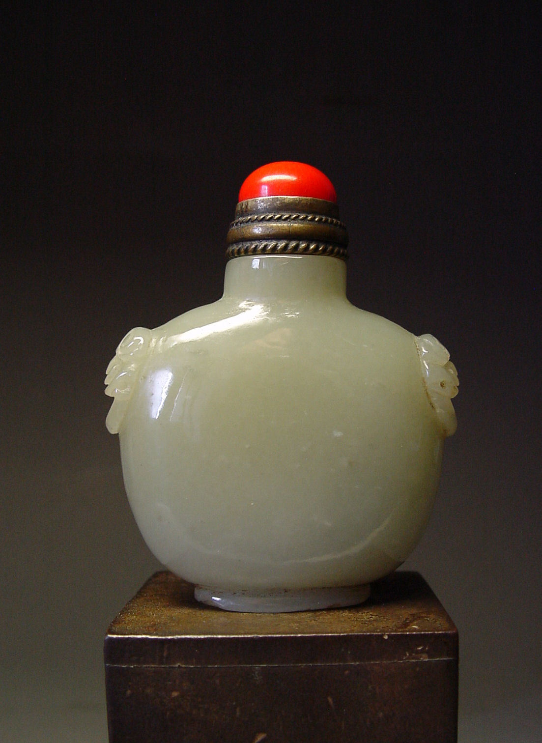 ANTIQUE CHINESE IMPERIAL \'CELADON JADE\' SNUFF BOTTLE, QING DYNASTY, 18th C.