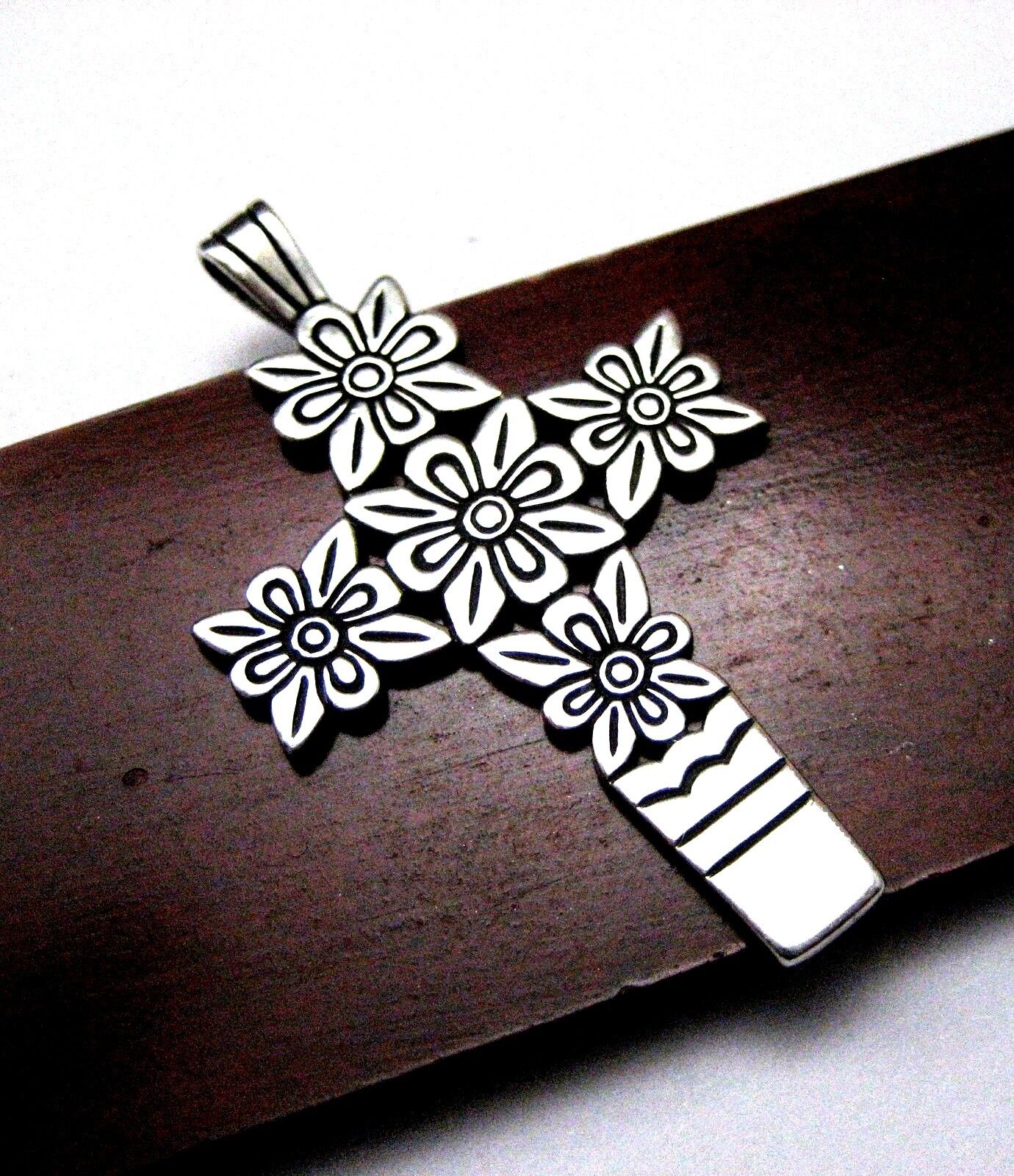 Beautiful, Retired James Avery Floral Cross Pendant with Stationary Bail PRETTY