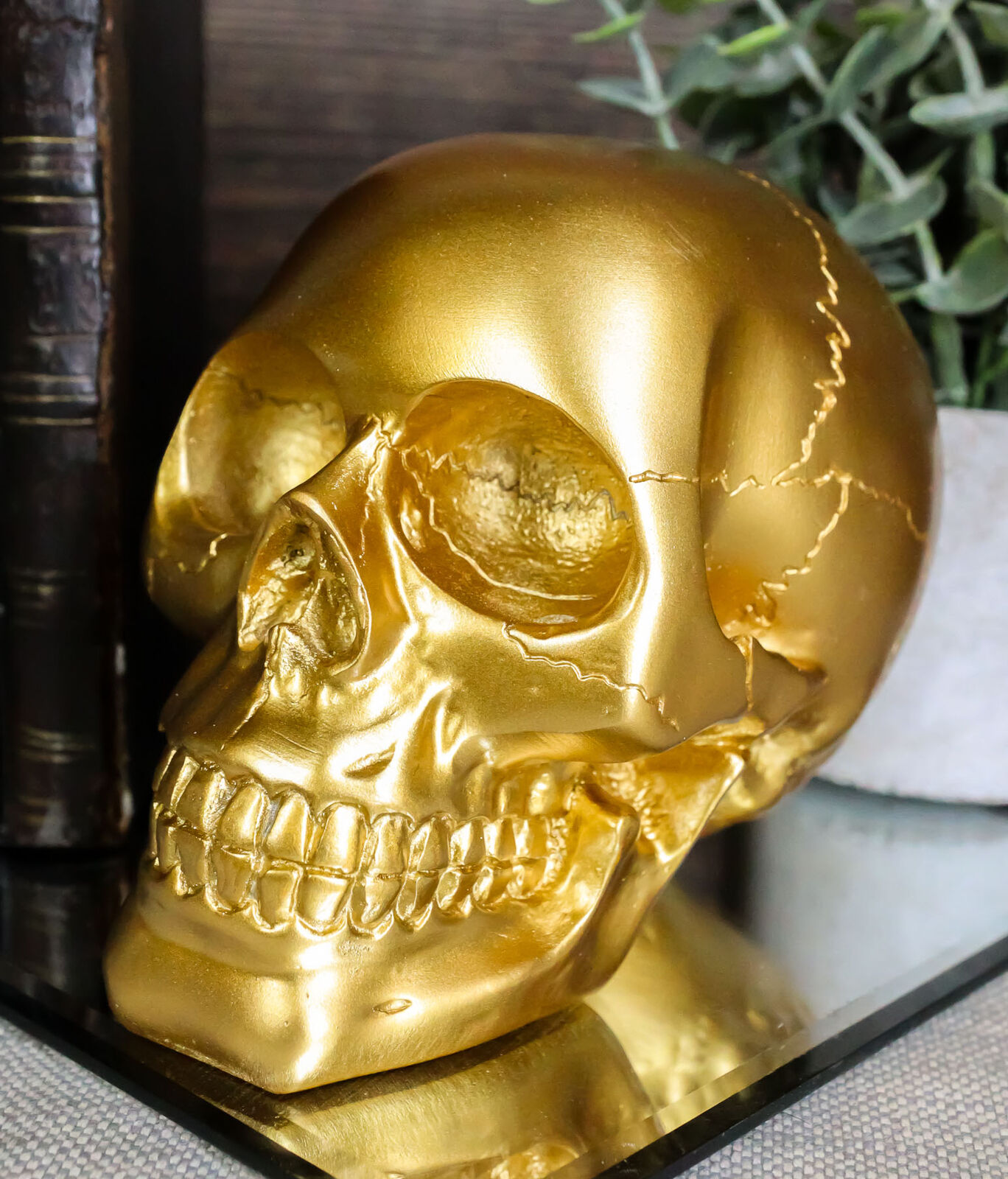 Pirate\'s Loot Gold Skull Statue Day Of The Dead Skull Head Gothic Resin Figurine