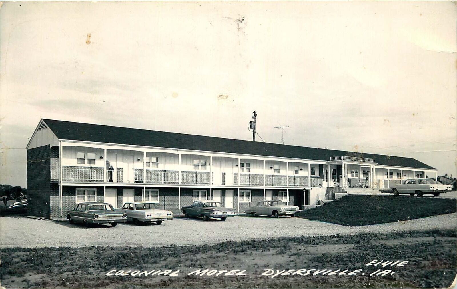 DYERSVILLE IOWA COLONIAL MOTEL REAL PHOTO POSTCARD c1965 OLD CARDS