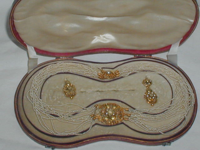 Antique Georgian Seed Pearl Three Coloured Gold Necklace & Earrings Fitted Box 