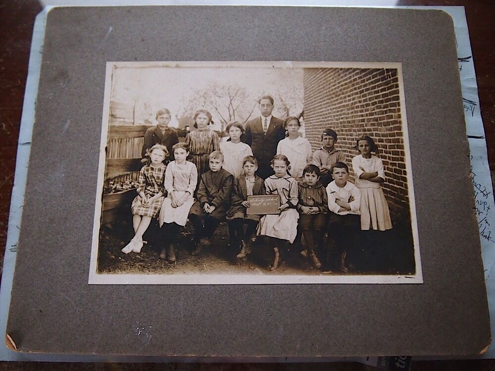 VINTAGE SCHORTZ\'S SCHOOL HOUSE PHOTO 1914 PLEASANT CORNERS PENNSYLVANIA SM CLASS