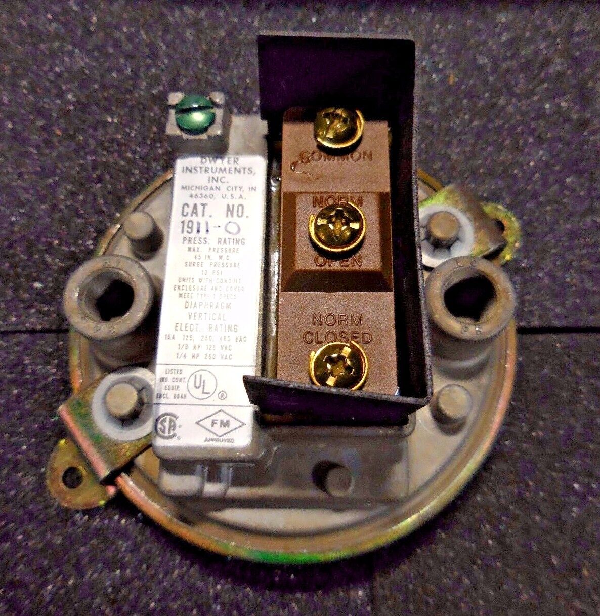 Dwyer Instruments Inc. 1911-0 Pressure Switch (1900 Series)