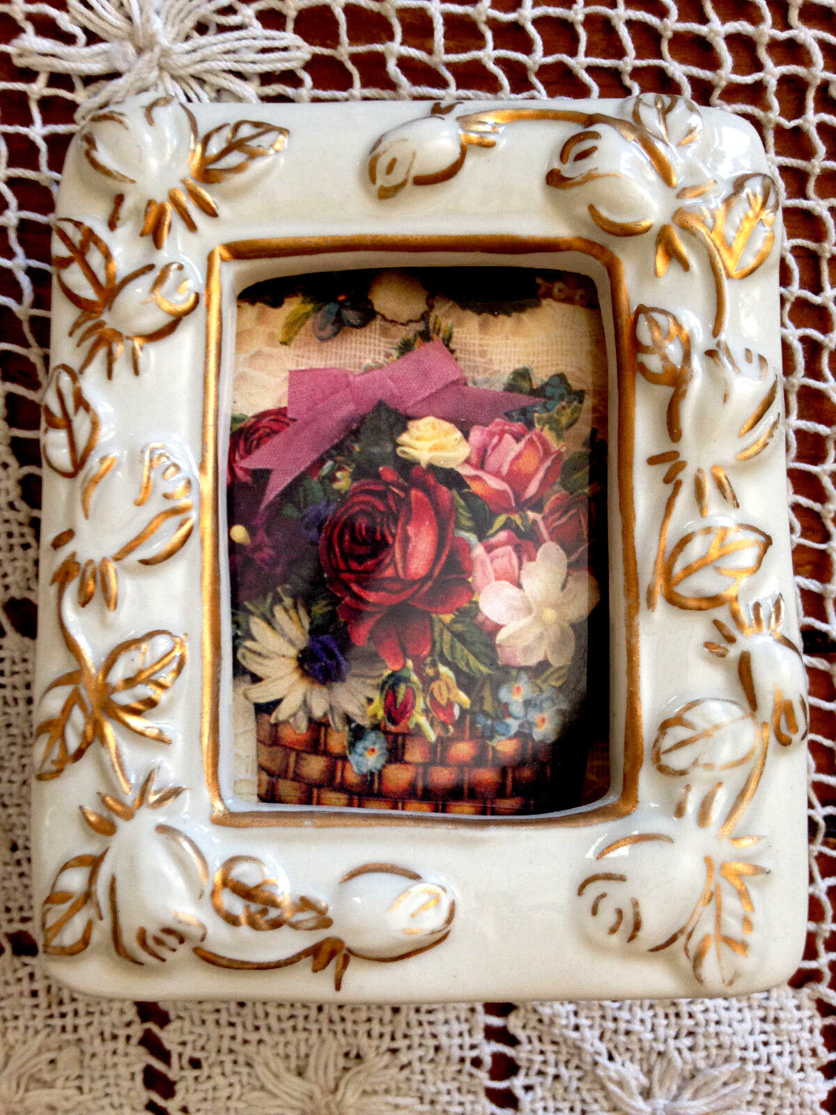 IVORY W/ GOLD TRIM FLOWERS PORCELAIN PICTURE FRAME HOLDS 2\