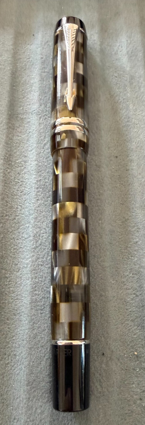 Parker Duofold International Fountain Pen Olive Check Special Edition (2005) Parker Duofold International Fountain Pen Olive Check Special Edition (2005)