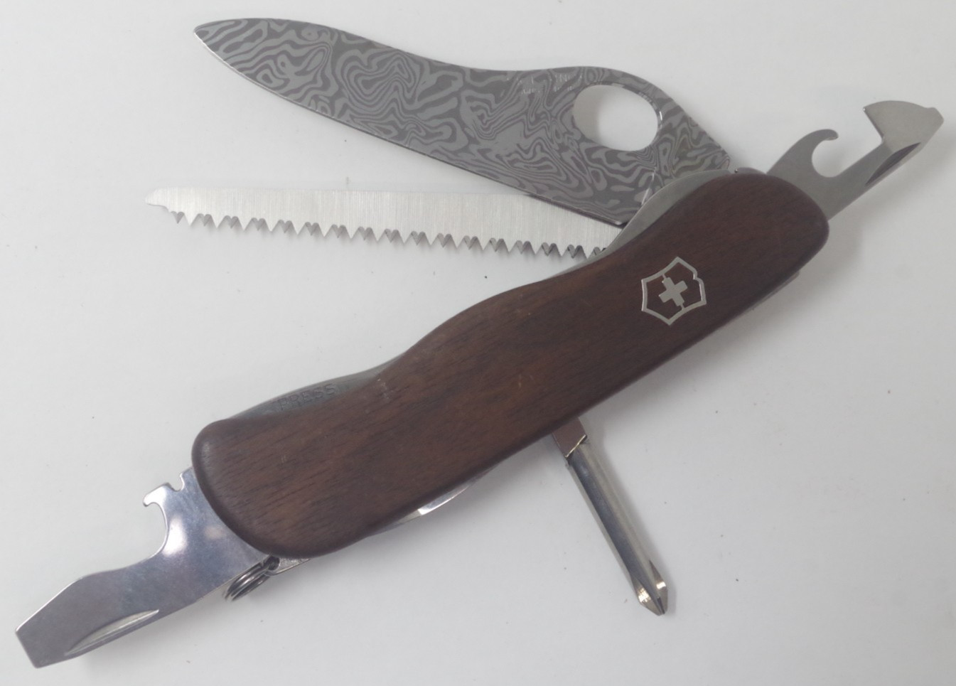 4576 of 5000 2012 Damascus Trailmaster Damast Walnut Limited Edition TSA Auction 4576 of 5000 2012 Damascus Trailmaster Damast Walnut Limited Edition TSA Auction