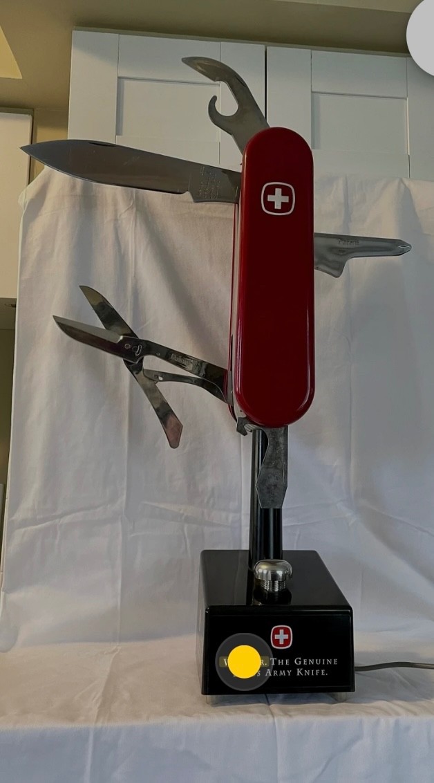 Wenger large motorized pocket knife display Wenger large motorized pocket knife display