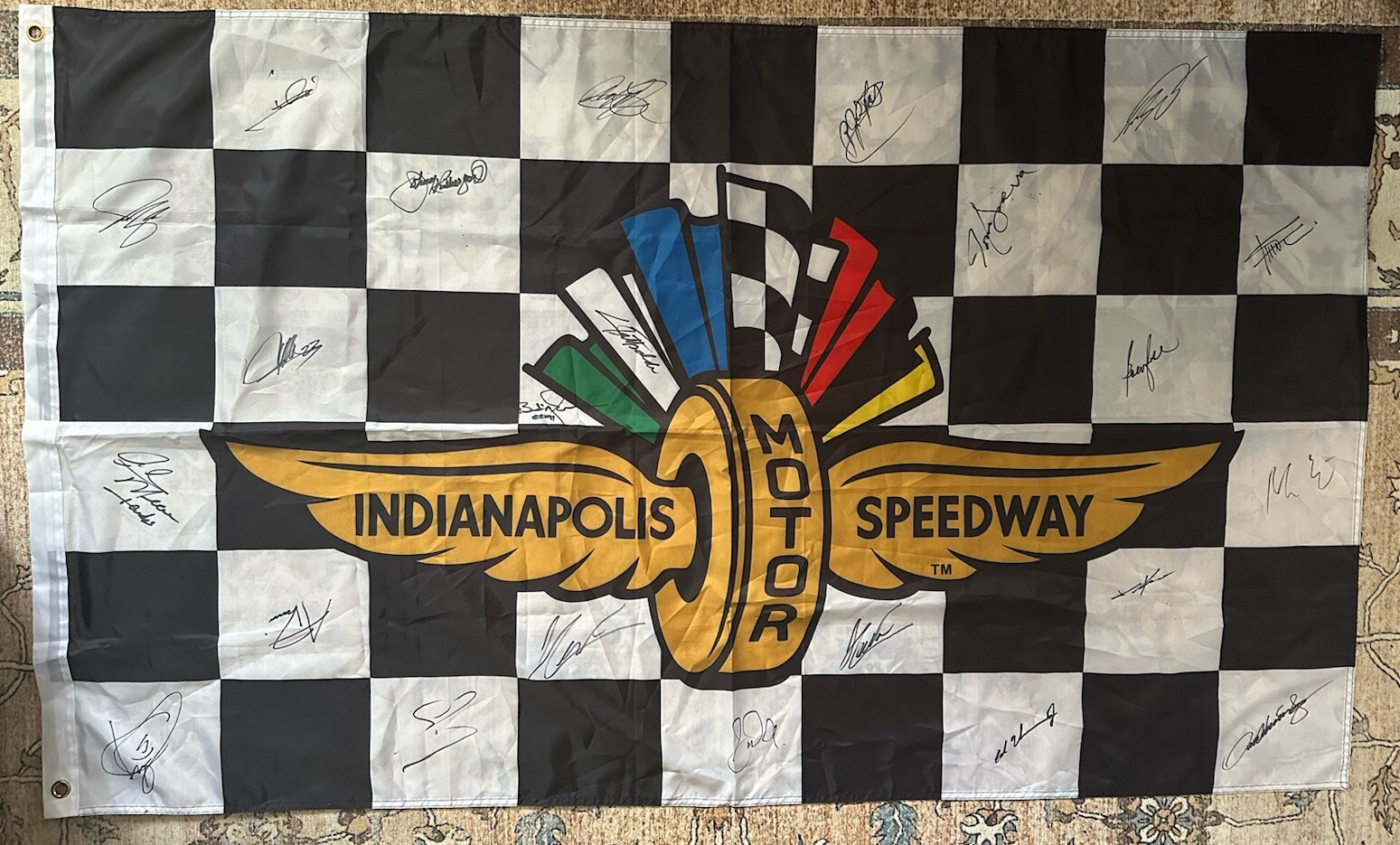 24 Winners Signed 3'x5' Flag Indianapolis Indy 500 AJ Foyt Gil De Ferran Mears 24 Winners Signed 3'x5' Flag Indianapolis Indy 500 AJ Foyt Gil De Ferran Mears