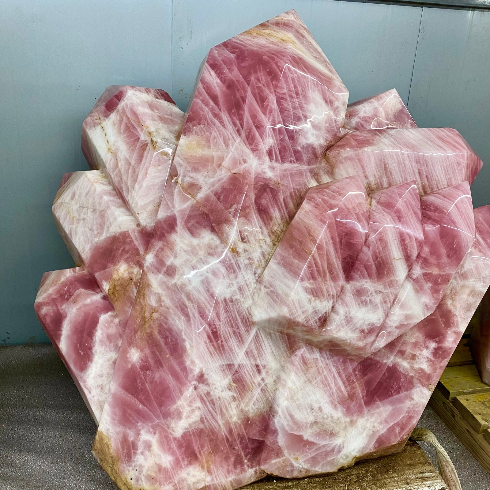 3183LB Huge Natural Rose Quartz Multi Terminated Crystal Points Decor 3183LB Huge Natural Rose Quartz Multi Terminated Crystal Points Decor