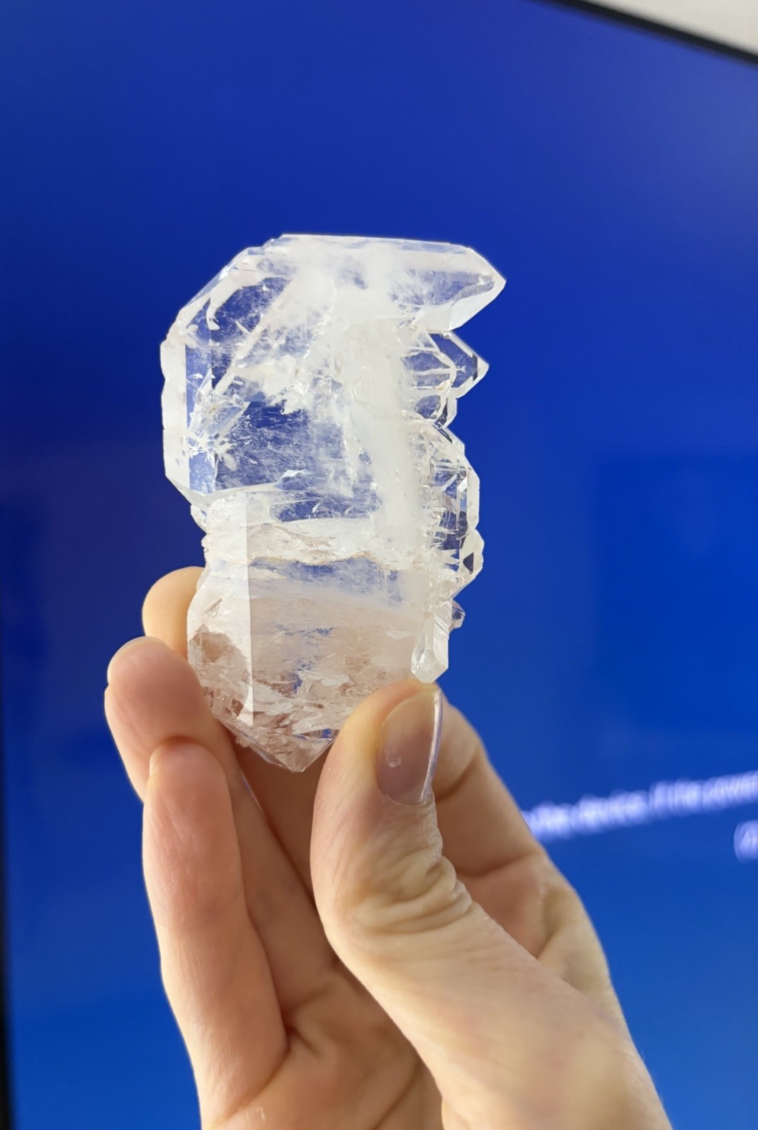 PRESIDENT DONALD TRUMP CRYSTAL RARE FADEN QUARTZ FROM COLOMBIA PRESIDENT DONALD TRUMP CRYSTAL RARE FADEN QUARTZ FROM COLOMBIA