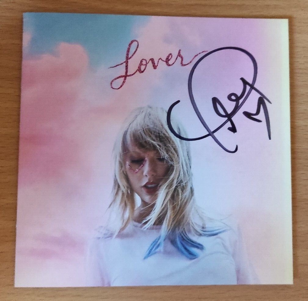 Taylor Swift Lover album signed booklet #2 Taylor Swift Lover album signed booklet #2