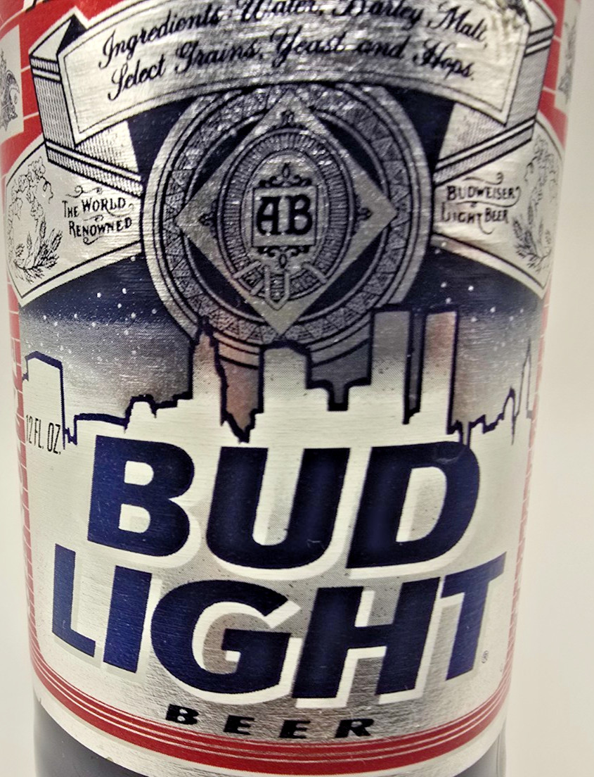 Bud Light NEW YORK Edition Sealed Bottle w/ Twin Towers for a Ultimate Colletor Bud Light NEW YORK Edition Sealed Bottle w/ Twin Towers for a Ultimate Colletor