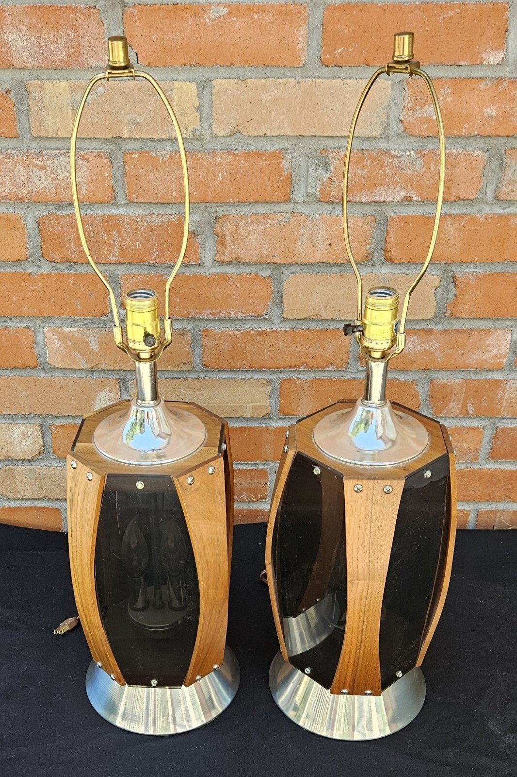 2 Vintage DUTCH WALNUT WOOD SMOKED Lucite LAWRIN Lamps Flickering Flame Bulbs 2 Vintage DUTCH WALNUT WOOD SMOKED Lucite LAWRIN Lamps Flickering Flame Bulbs